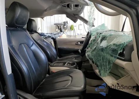 2020 Chrysler Voyager Lxi из США, поврежденный, VIN 2C4RC1DGXLR257172